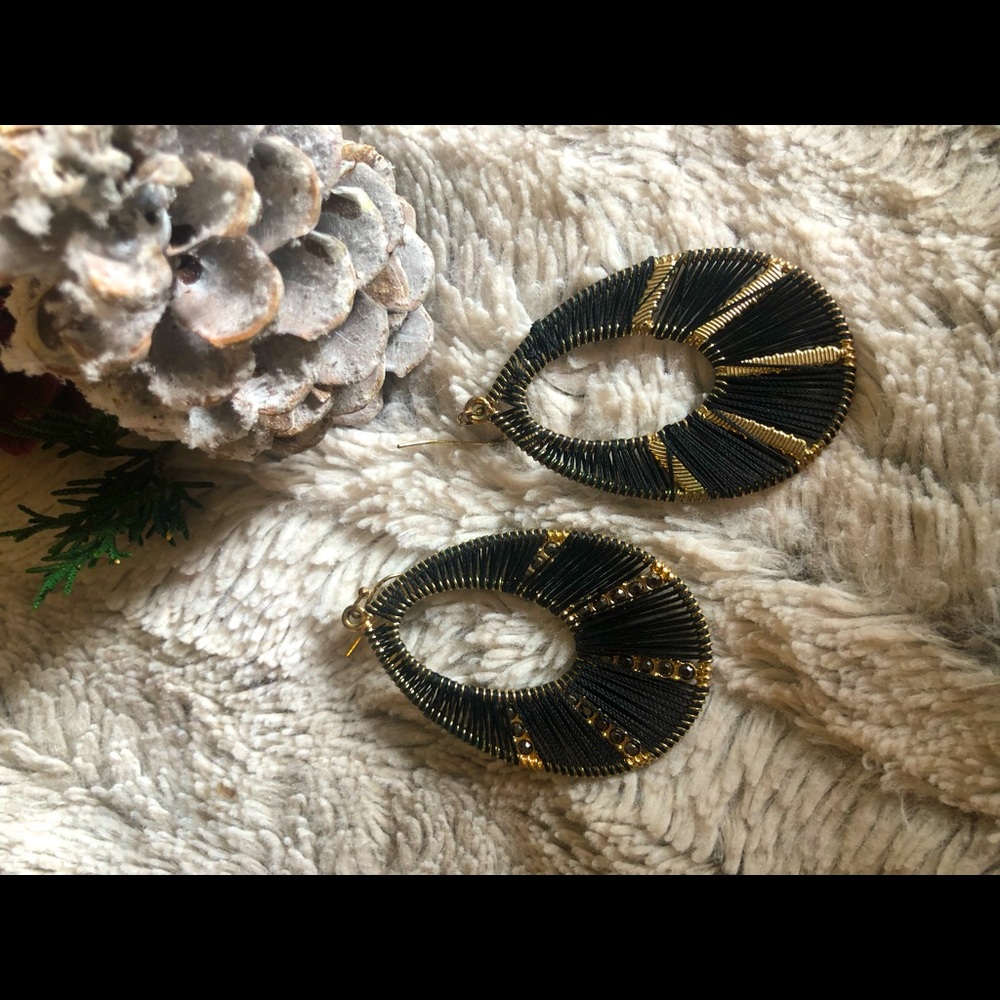 Back and Gold Thread earrings - Picture 2 of 2